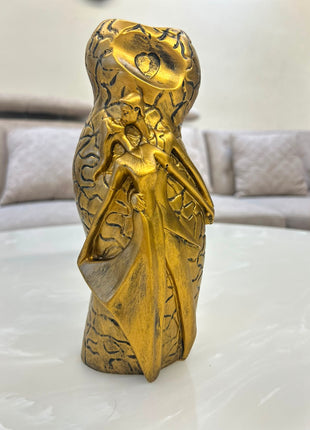 Artistic_golden_couple_statue_for_living_room_and_bedroom_decoration_4