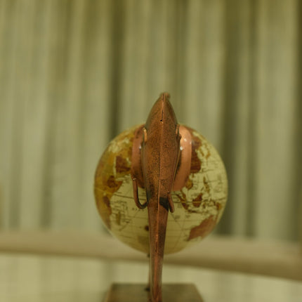 metal showpiece