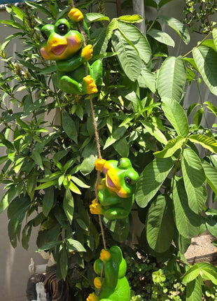 Cute Frog Climbing Garden Decor | Hanging Frog Rope Statue for Outdoor & Balcony Decoration - Pctkart