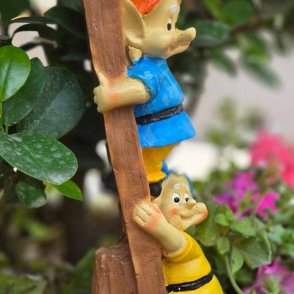  Garden gnome climbing ladder statue outdoor decor resin figurine for balcony lawn and plant decoration