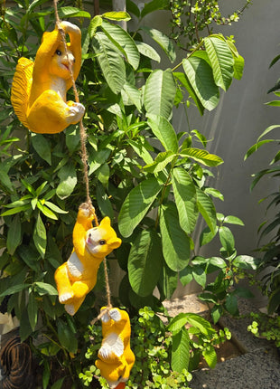 Cute Squirrel Climbing Rope Garden Decor | Hanging Squirrel Statue for Outdoor Balcony & Plant Decoration - Pctkart